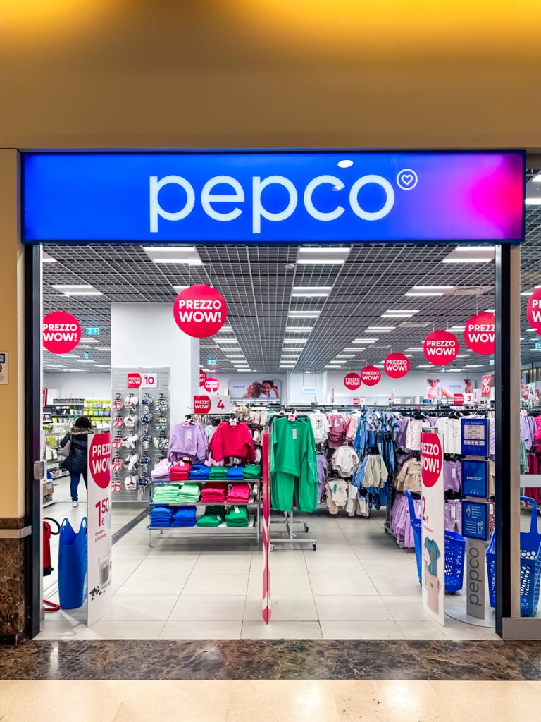 Façade et enseigne d’un magasin Pepco